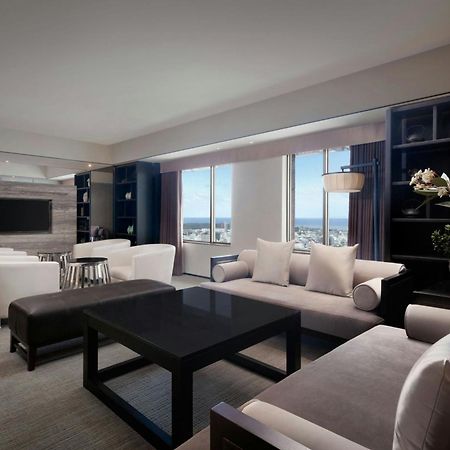 Sheraton Taitung Hotel Екстериор снимка A living room in a suite at the Ritz-Carlton, Dubai