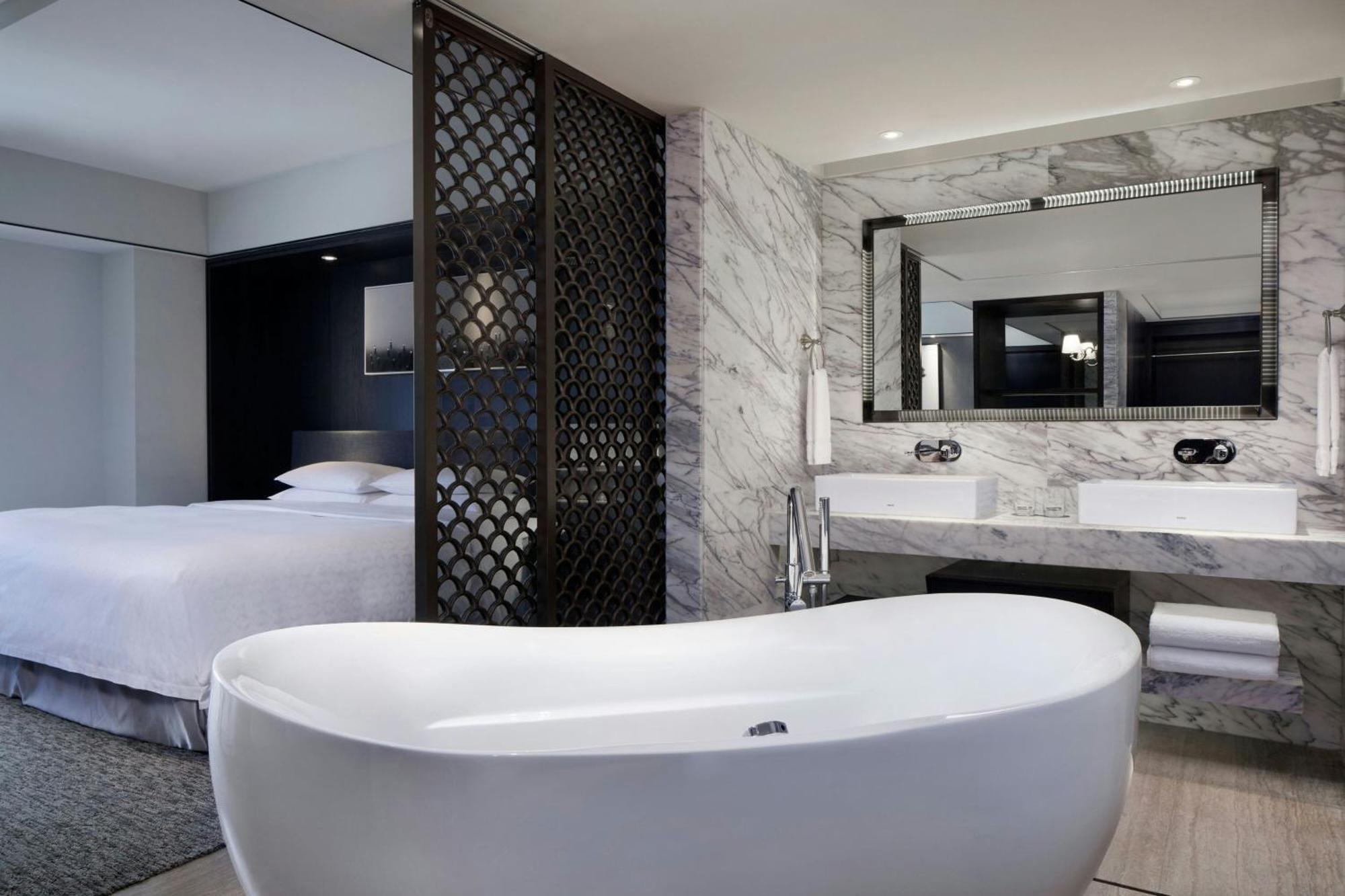 Sheraton Taitung Hotel Екстериор снимка A bathroom at the hotel