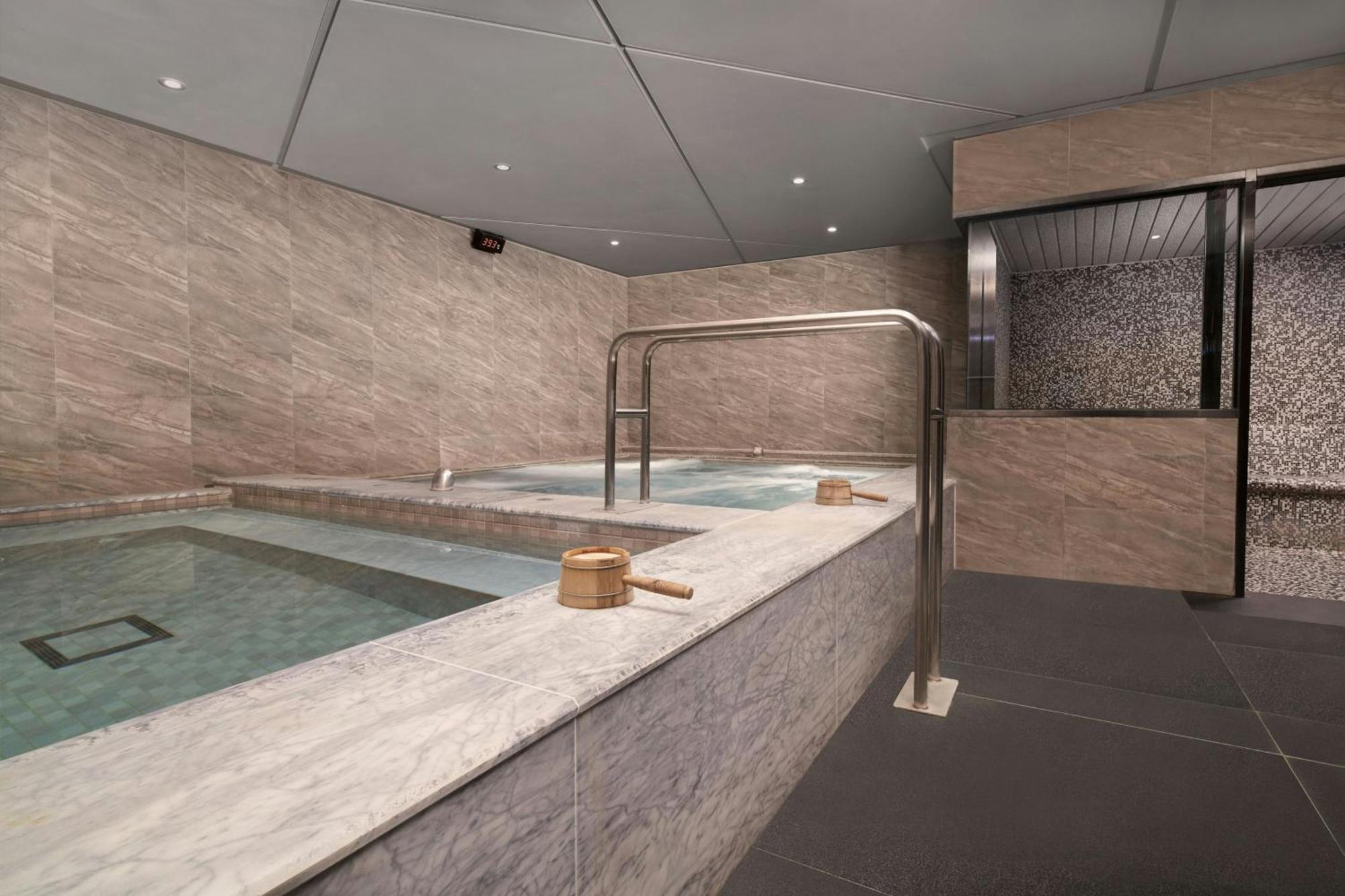 Sheraton Taitung Hotel Екстериор снимка A spa in a hotel