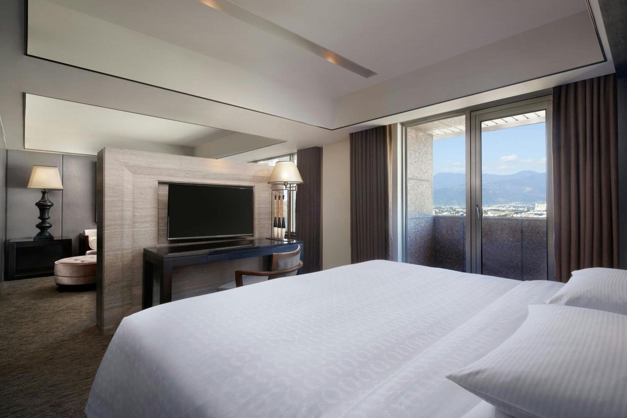 Sheraton Taitung Hotel Екстериор снимка A bedroom at the hotel
