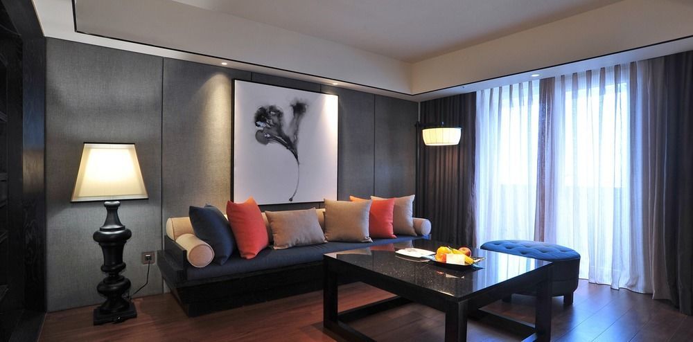 Sheraton Taitung Hotel Екстериор снимка A living room in a suite at The Park, New Delhi