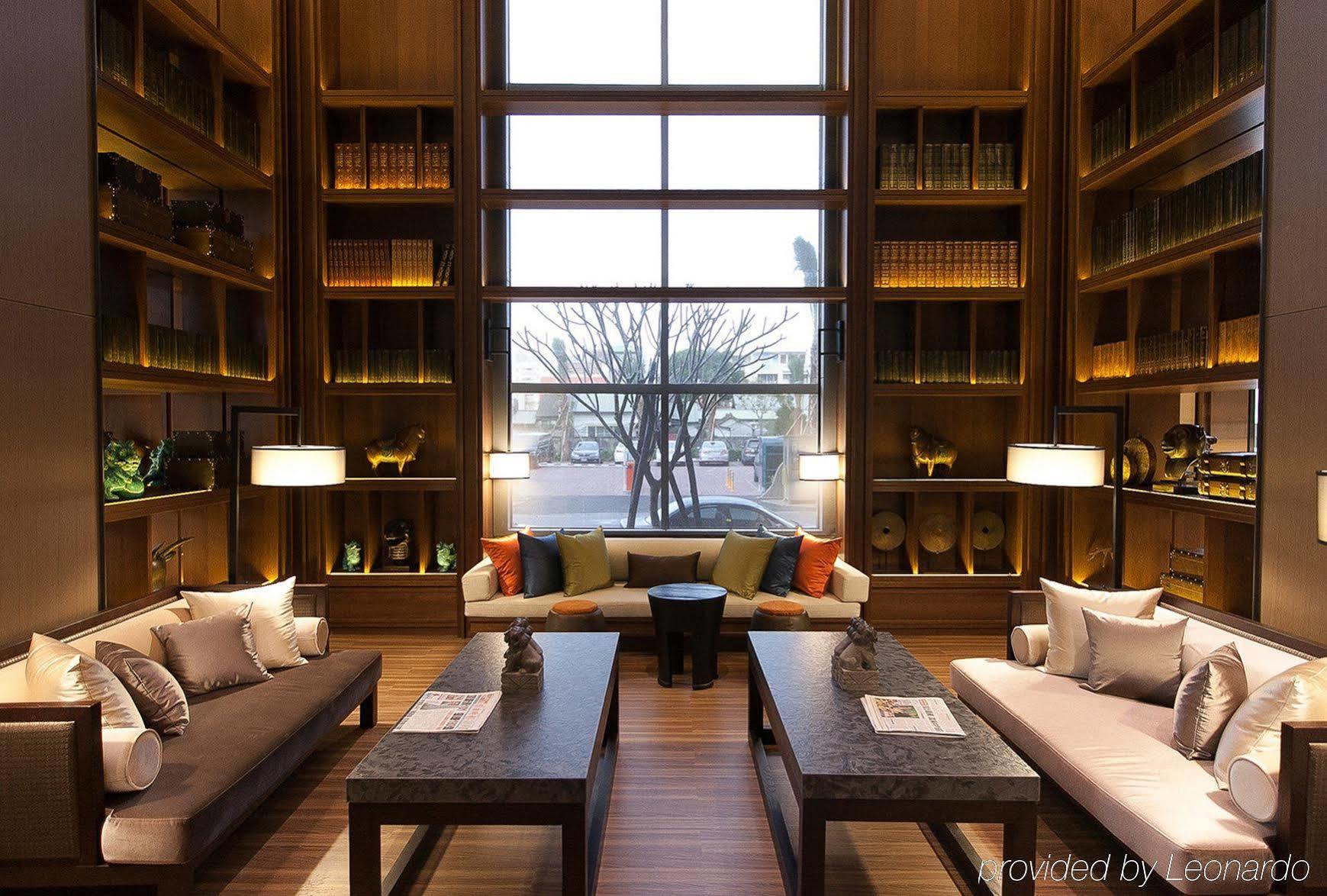 Sheraton Taitung Hotel Екстериор снимка Library at The Temple House