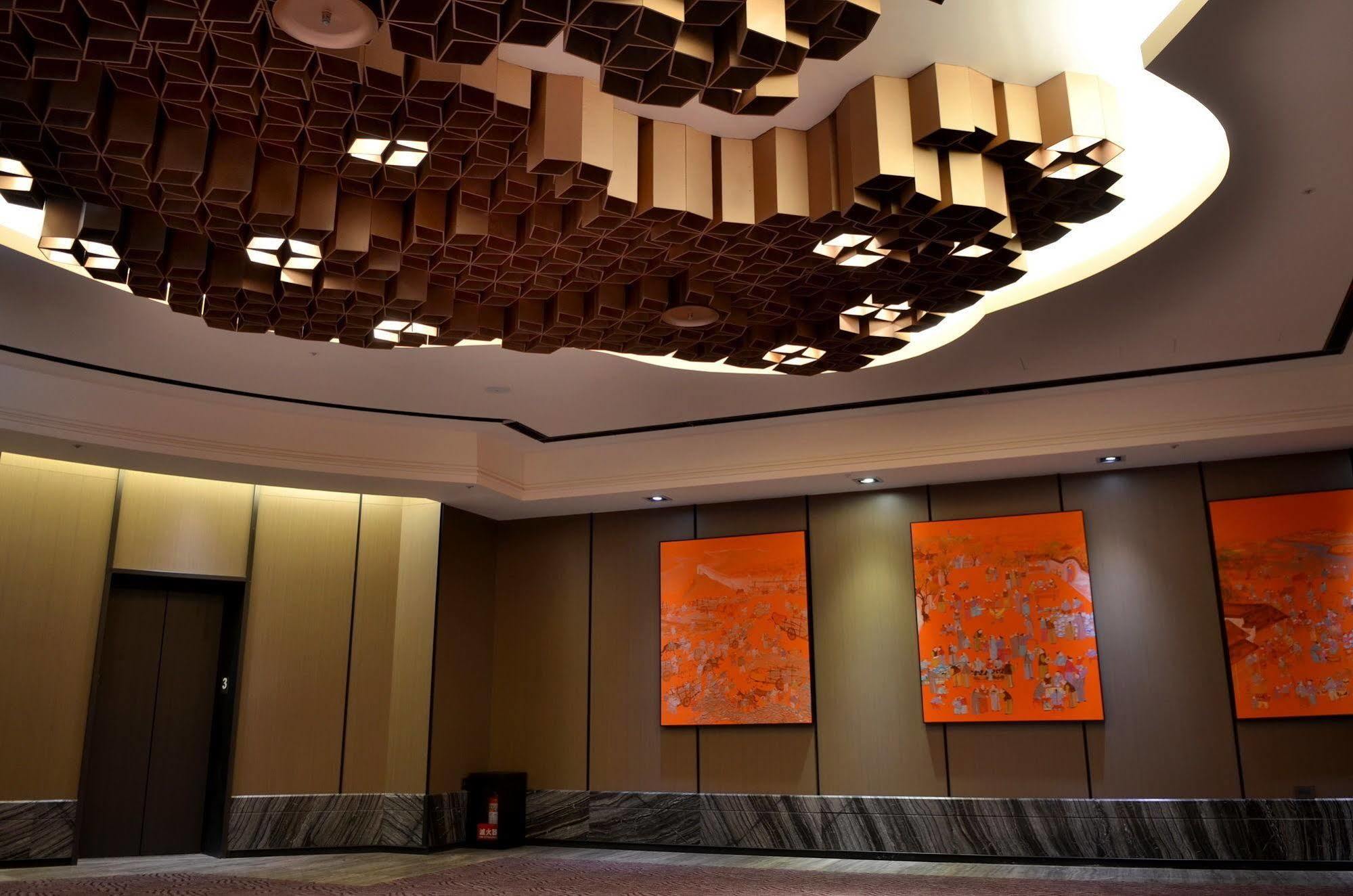 Sheraton Taitung Hotel Екстериор снимка The lobby of the hotel